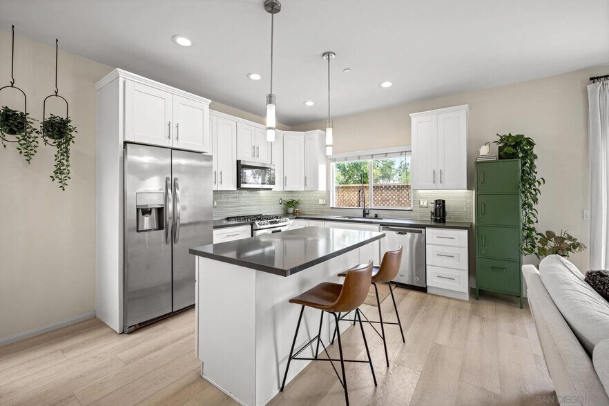 Kitchen - 1289 Donax Ave
