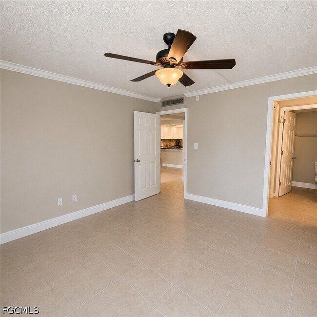Building Photo - 2264 Winkler Ave