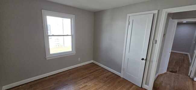 Building Photo - 904 Front Ave