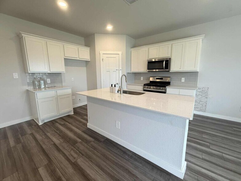 Building Photo - 1218 Amistad Lp