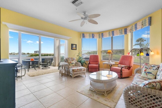 Building Photo - Beautiful Fully Furnished 3/2 Bouchelle Is...