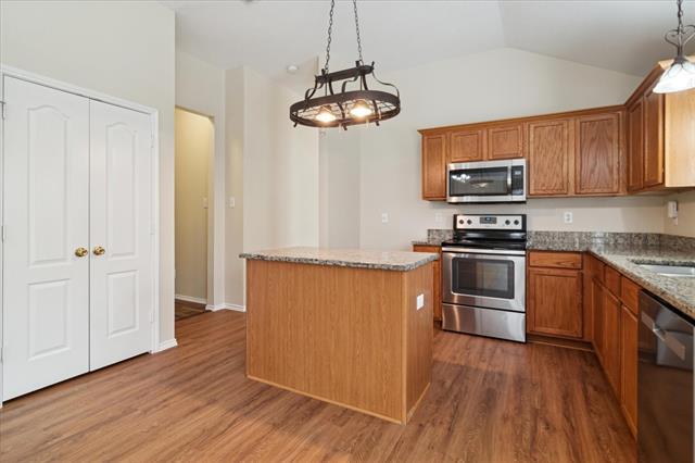 Building Photo - 2060 Falls Creek Dr