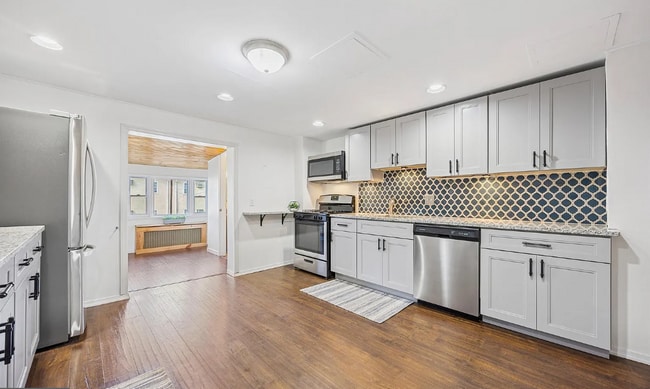 Building Photo - 108 Maple St