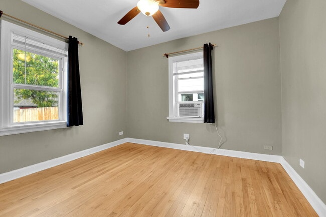 Building Photo - 3 Bedroom 2 Bathroom Home Available August 7th!