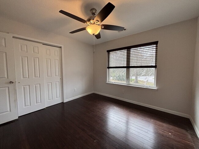 Building Photo - 117 Alma Dr