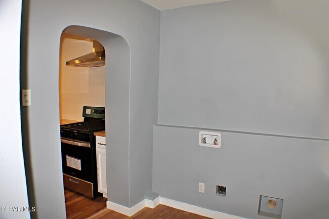 Building Photo - 1214 Stockwell Ln