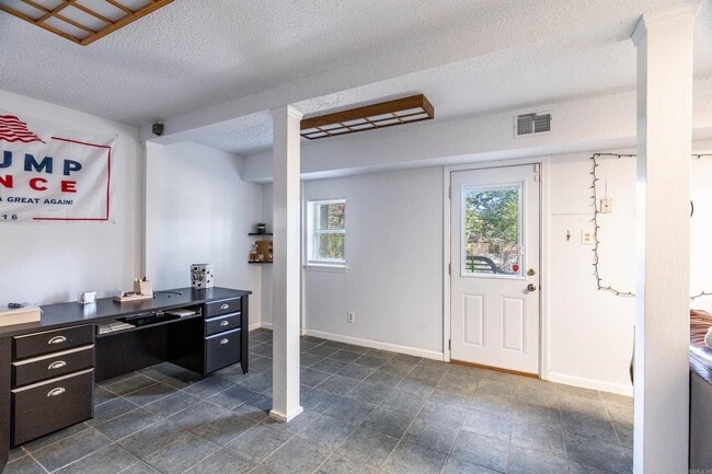 Building Photo - 7902 Harmon Dr