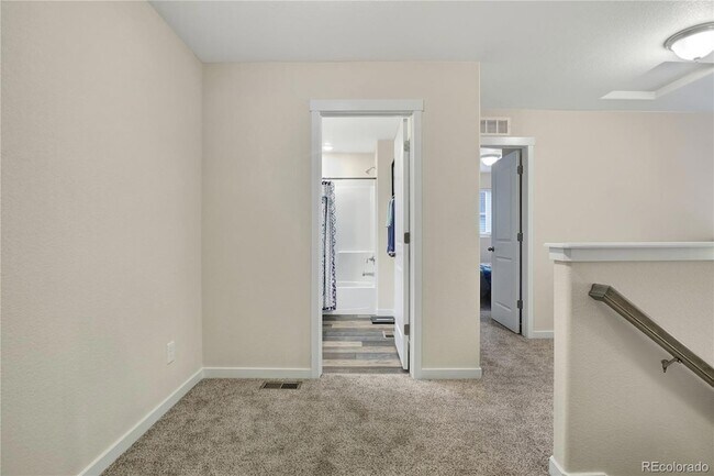 Building Photo - 10455 Kalama Dr