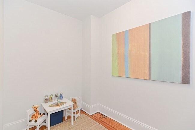 Building Photo - 28 Inman St