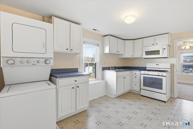 Building Photo - 194 Cherry St