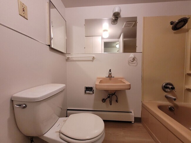 Building Photo - 15t1426