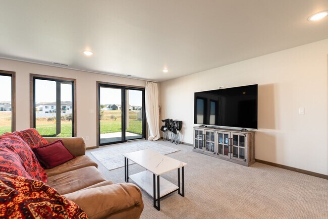 Building Photo - Beautiful Single Family Home in North Bismarck
