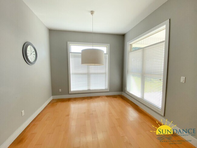 Building Photo - 303 Greyfox Cir