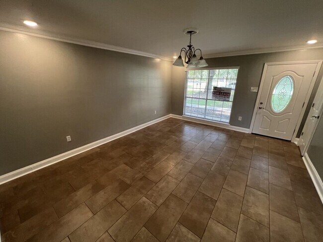 Building Photo - Charming 3 Bedroom Home in a Prime Zachary Location & School District!