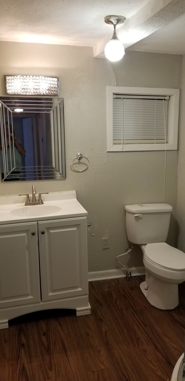 Building Photo - 1117 E Nettie Ave