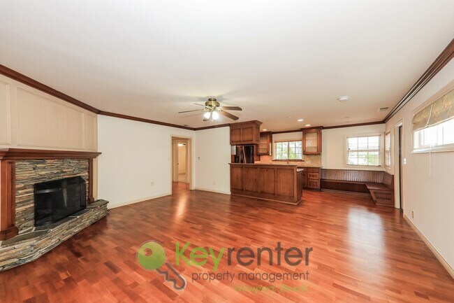 Building Photo - 3 Bedroom 2 bathroom in the heart of Orange