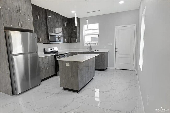 Building Photo - 3517 S Dominique Dr