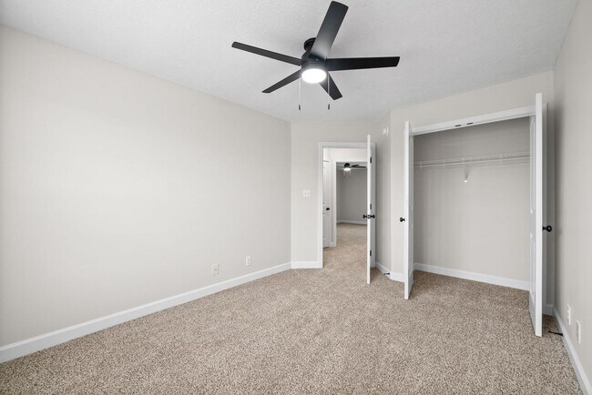 Building Photo - Pet Friendly Four Bedroom!