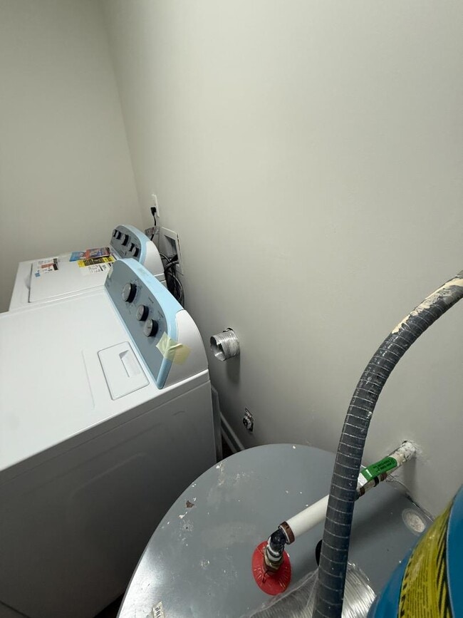 Building Photo - 415 Doak St