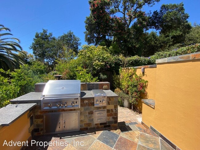 Building Photo - 3 br, 2 bath House - 4739 El Centro Ave