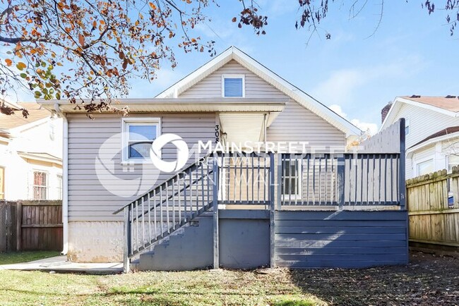 Building Photo - 4 Bedroom Pet-Friendly Home in Louisville, KY with Main Street Renewal