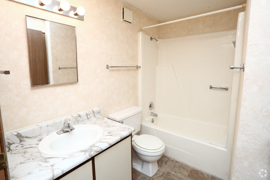 Foxton Apartments 1329 Foxton Dr Monroe MI 48162 Apartment Finder