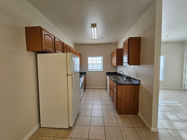 Building Photo - 2/2 ( Eagle Trace) Charming, updated townhome