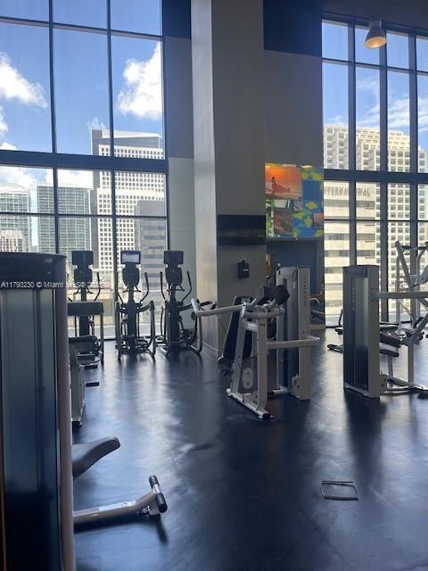 Building Photo - 1010 Brickell Ave