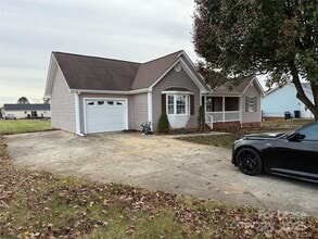 Building Photo - 117 Hayworth Ln