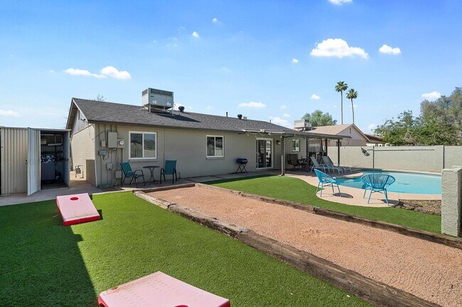 Building Photo - 208 E Oxford Dr