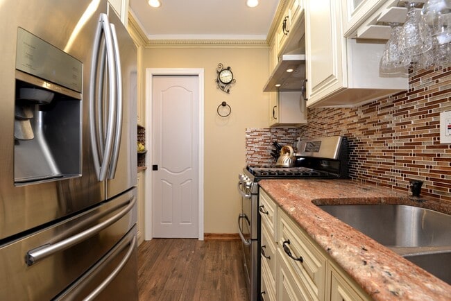 Building Photo - 174-06 Jewel Ave