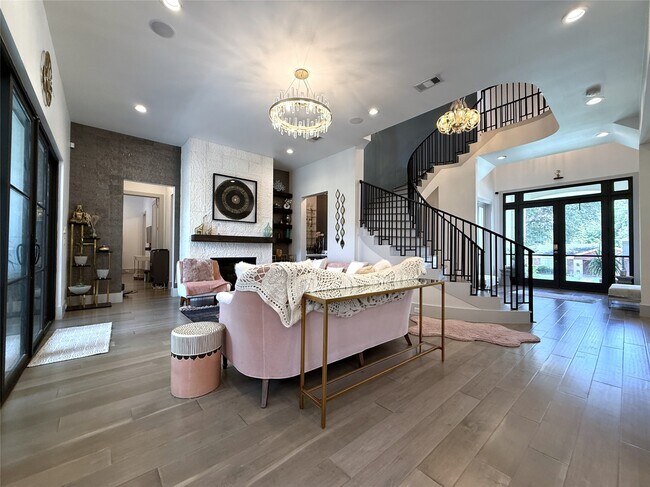 Building Photo - 4043 Tartan Ln