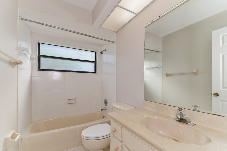 Building Photo - 2479 Wood Oak Dr