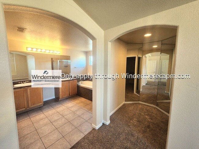 Building Photo - Gorgeous Home in Natomas!