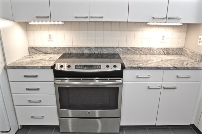 Building Photo - 258 Jackson St