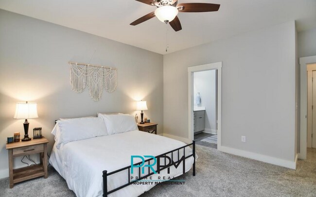 Building Photo - 826 Stonebriar St