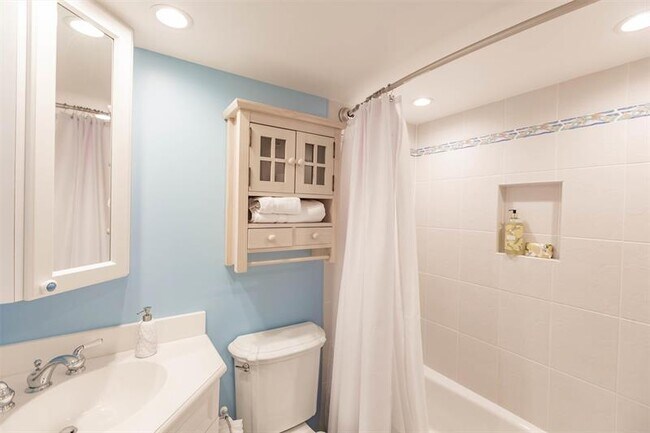 Building Photo - 1665 S Ocean Ln