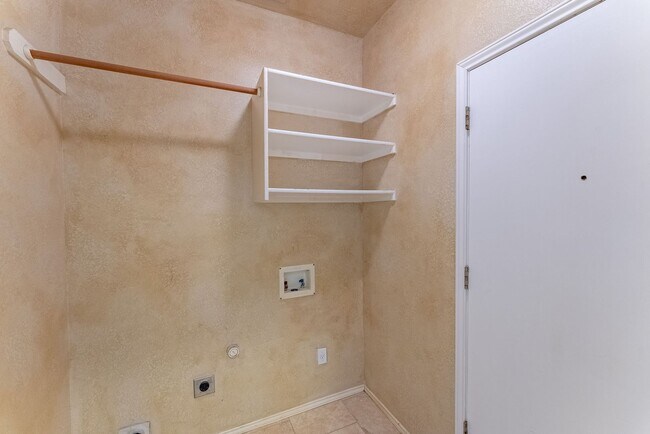 Building Photo - Alluring 3bd/2ba Lakeline Oaks Home in Cedar Park!
