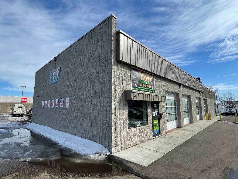 Building Photo - 2120 Rice St