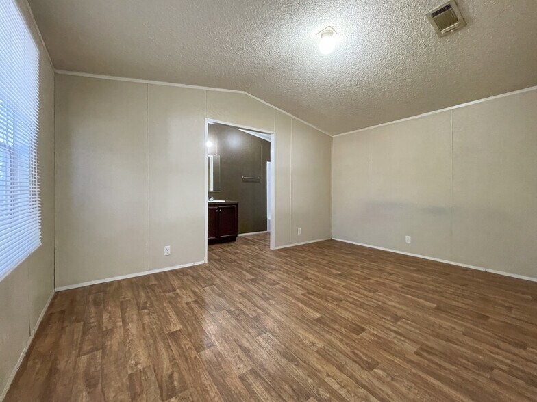 Building Photo - 436 Daybreak St