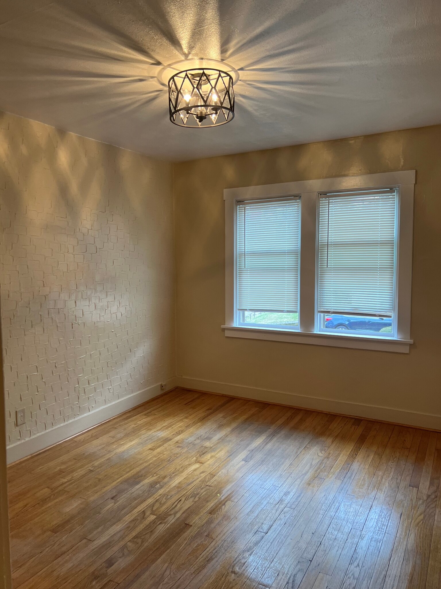 Dining Room / New Fixtures - 2904 Espy Ave