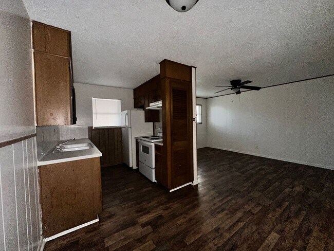 Building Photo - Bundrant Apartments