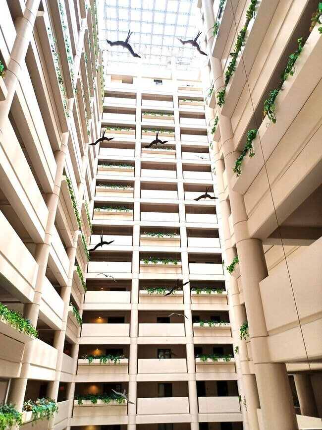 Building Photo - 5260 S Landings Dr