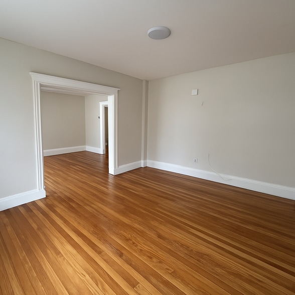 Building Photo - 26 Hanover St