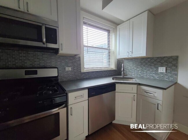 Building Photo - 1 bedroom in CHICAGO IL 60647