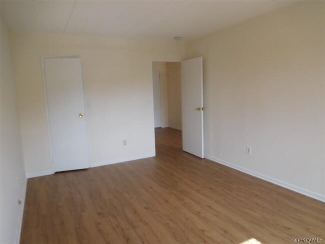 Building Photo - 2 Consulate Dr