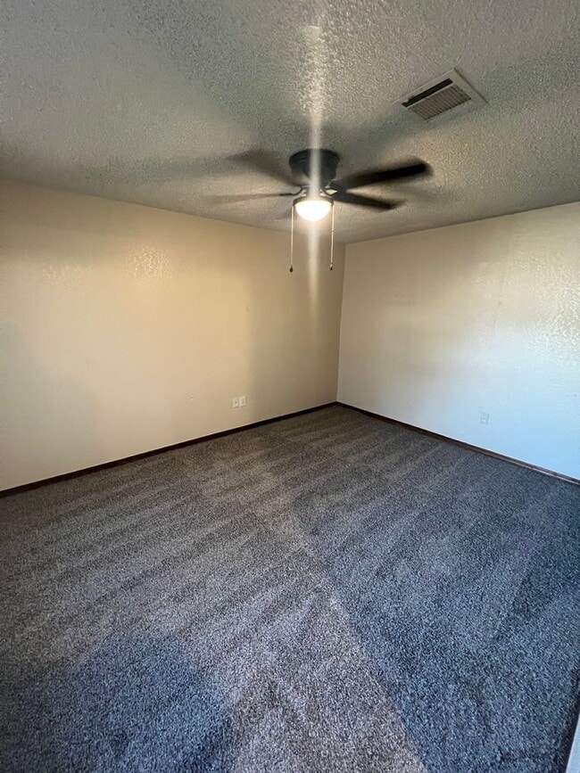 Building Photo - Charming 2 Bed, 2 Bath Home Near OCCC!