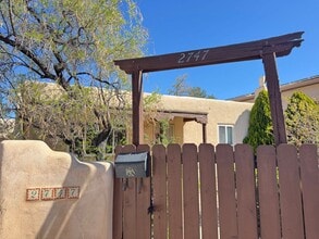 Building Photo - Victory Hills Charm!