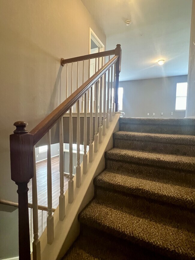 Building Photo - 9411 Rainbow Creek