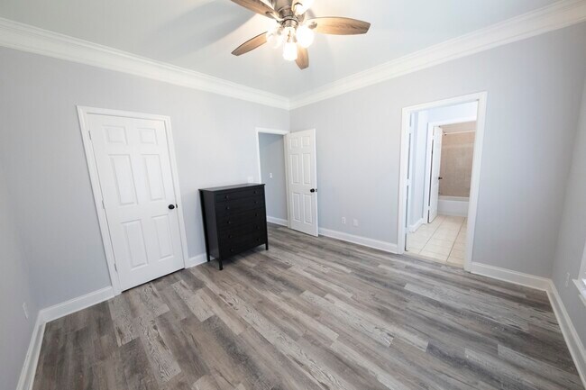 Building Photo - 964 Hank Aaron Dr SE